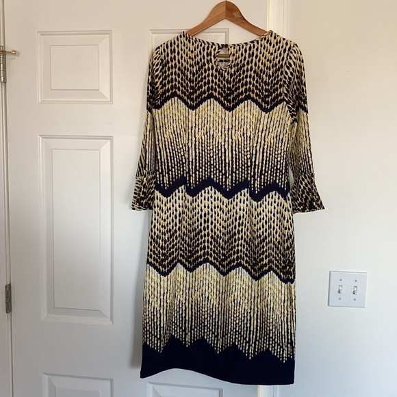 ILE New York yellow and navy shift dress with flared sleeves. - Picture 5 of 14